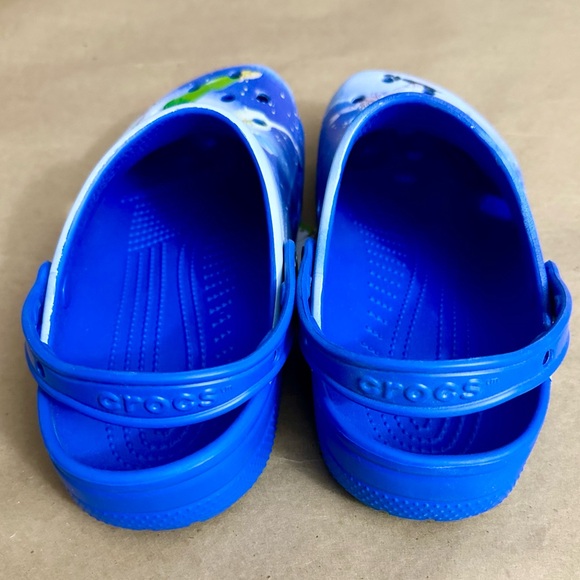 NWT Crocs Disney Parks Peter Pan Blue Classic Clogs - Picture 8 of 9